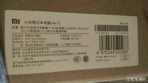 小米筆記本？看樣子面板是鋁模具